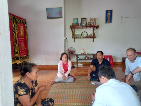 Phó trưởng đại diện UNDP tại Việt Nam đã đến thăm nhóm tư vấn Trung tâm CORENACCA 