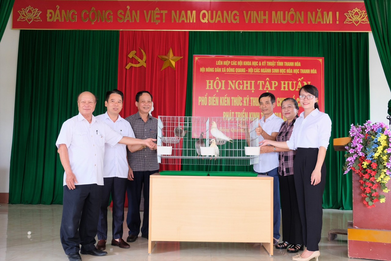 Hội các ngành SH,HH: Tập huấn kỹ thuật nuôi chim bồ câu Pháp cho người dân xã Đông Quang, huyện Đông Sơn
