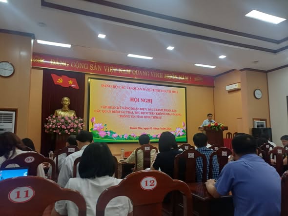 Nâng cao kỹ năng nhận diện, đấu tranh, phản bác các quan điểm sai trái, thù địch trên không gian mạng